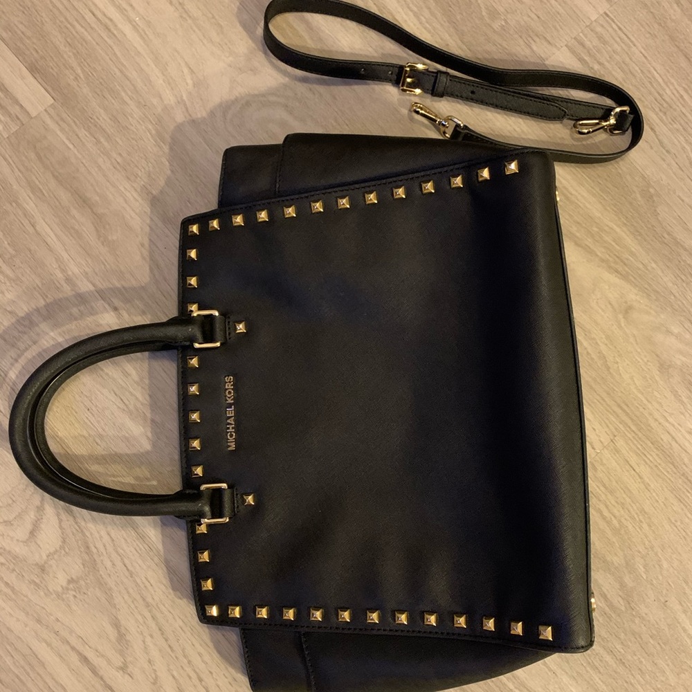 Michael Kors LARGE tote satchel black, gold studs